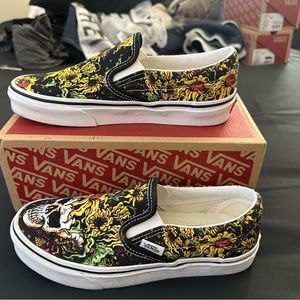 Classic Slip-on Beauty Skull Skate Shoe